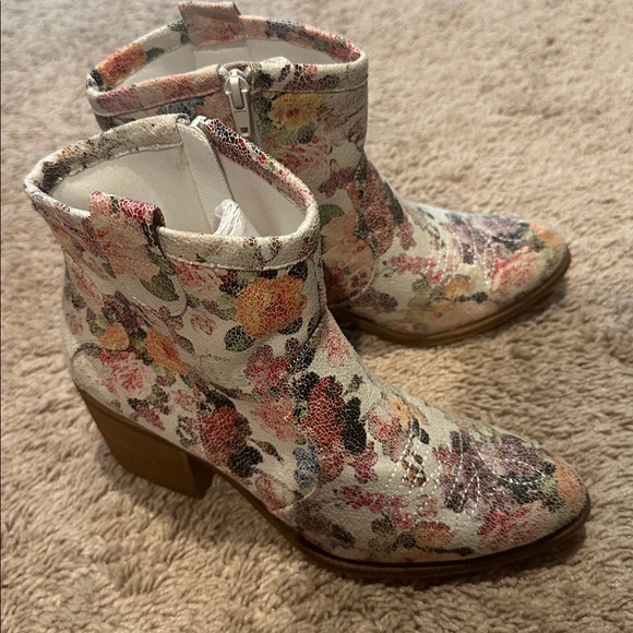 Dirty Laundry Shoes - Floral Ankle Boots - 7.5